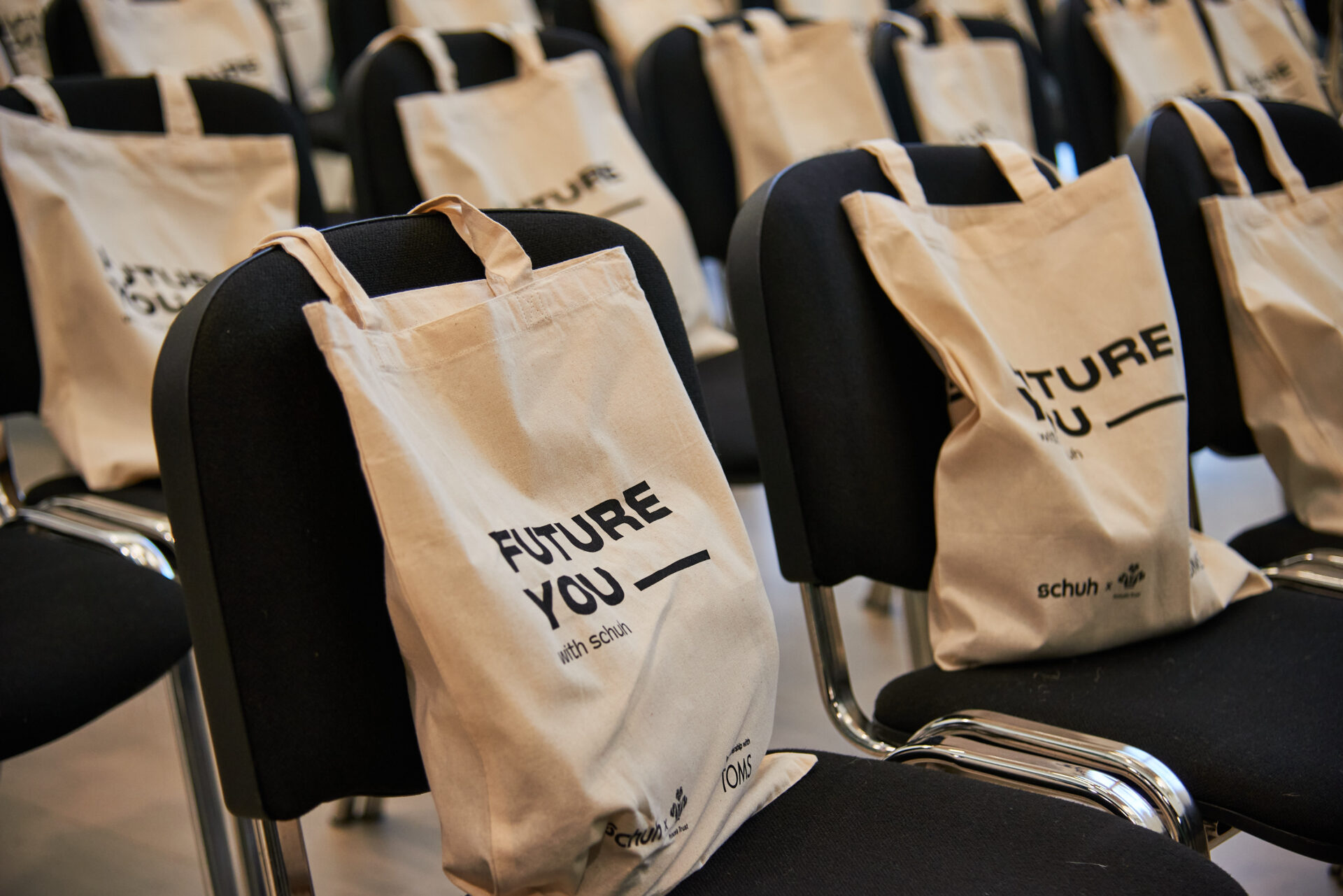 schuh Future You tote bags