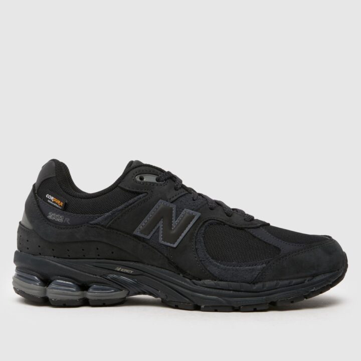 New Balance Black 2002r trainers