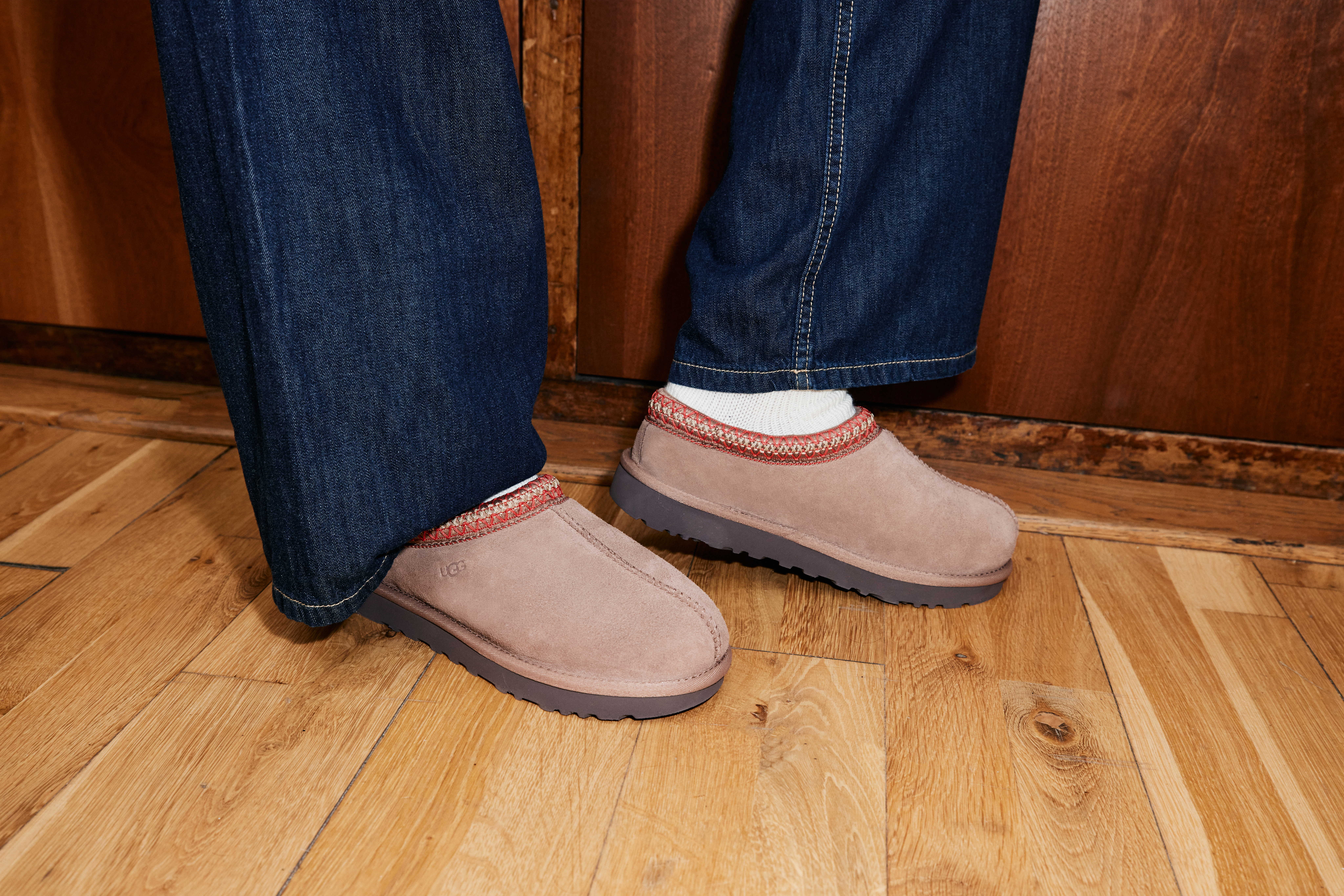 A person wearing UGG Tazz with jeans.